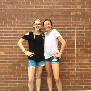 Meet your Posher, Ellia